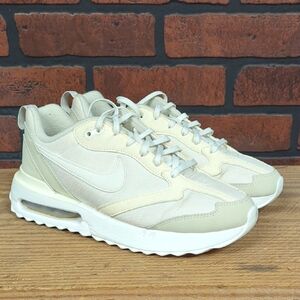 Nike Athletic Shoes in Cream and White